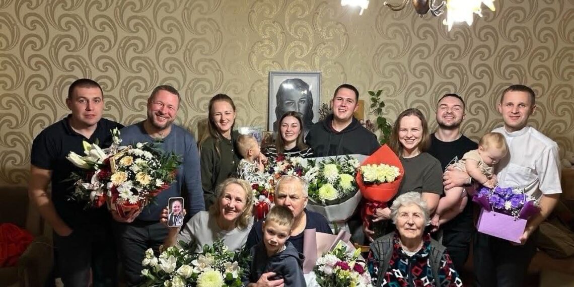 На фото: «Усім своїм дітям ми давали можливість обирати свій шлях у житті", каже мама Олена Василенко. Фото з родинного архіву.