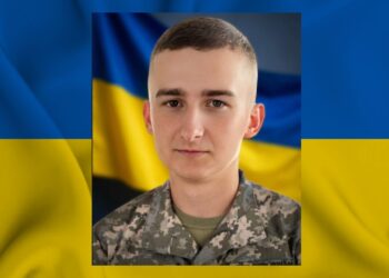 На фото: У вересні 2025 року Владислав Підгайний удостоєний звання «Почесний громадянин Хмельницької міської територіальної громади» посмертно. Фото з домашнього архіву.