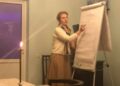 З перших років життя в селищі Лариса Миколаївна почала вивчати історію краю та монастиря, який став невід’ємною частиною її життя. Фото з архіву Лариси Наглій.