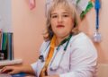 «Найголовніше завдання кожного у період спеки – запобігти зневодненню організму, для чого потрібно стежити за достатнім вживанням води», – застерігає Алла Шевчук. Фото з архіву лікарки.