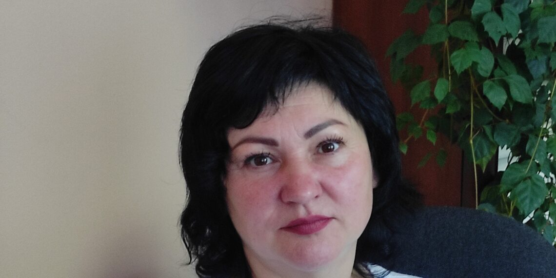 «Подати заяву про прийняття спадщини можна державному або приватному нотаріусу», - каже Тетяна Дворська. Фото з домашнього архіву юриста.