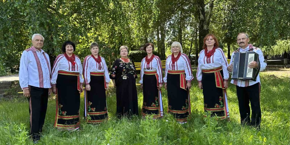 Вокальний ансамбль «Калинова мрія». Фото з архіву Сергія Дроня.