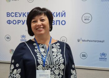 Зараз Нью-Йорк в окупації. За словами Тетяни Красько, там проживає семеро людей. Із 12,5 тисячі на початок великої війни. Скабеєва тричі в прямому ефірі «звільняла» селище. А потім показали простріляний знак Нью-Йорка і дуже тішилися... Фото з архіву співрозмовниці.