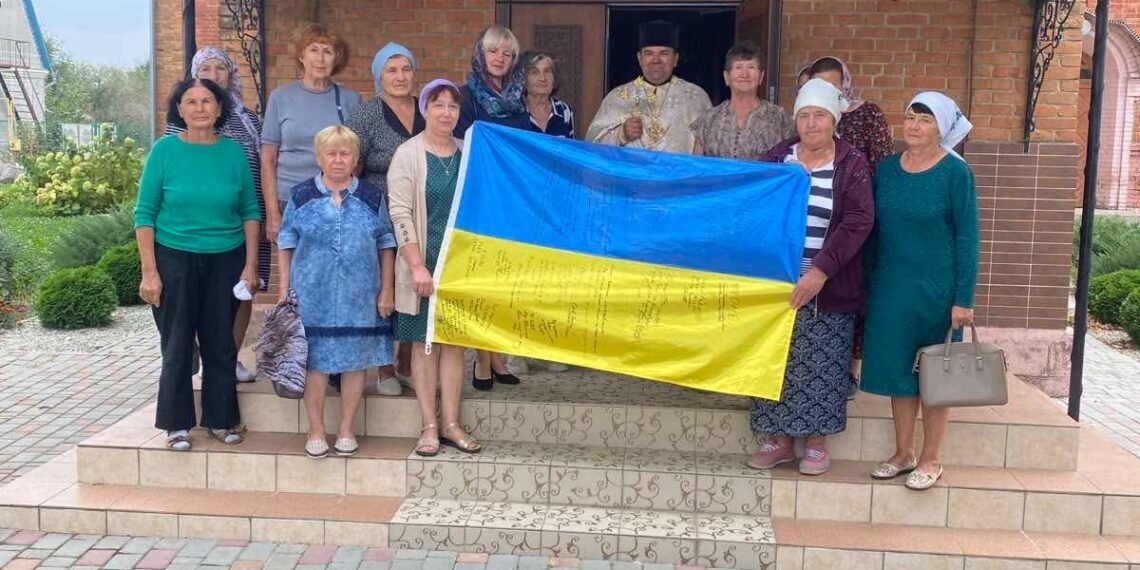 Мешканці Пирогівців своєю працею щодня наближають Перемогу України. Фото надане співрозмовником.