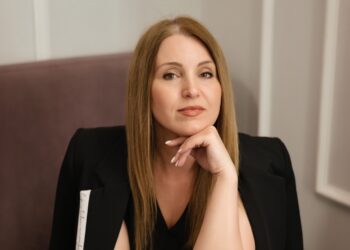 «Зцілення після зради можливе. Людина не забуває те, що сталося, але її нервова система перестає жити так, ніби це відбувається знову і знову», – каже Алла Линок. Фото з архіву психологині.
