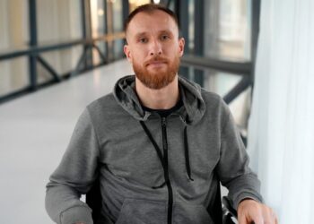 Свій перший танець після поранення Олександр станцював з дружиною в одній із найромантичніших локацій Львова – Будинку вчених. Фото з домашнього архіву.
