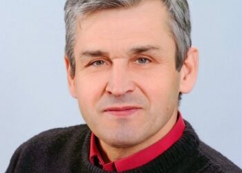 «Жоден домашній тест не дає стовідсоткової гарантії, що мед натуральний», – каже Станіслав Демидов. Фото автора.