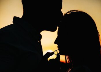 Їхні дружні стосунки поступово перейшли на інший рівень. Фото: pixabay.com